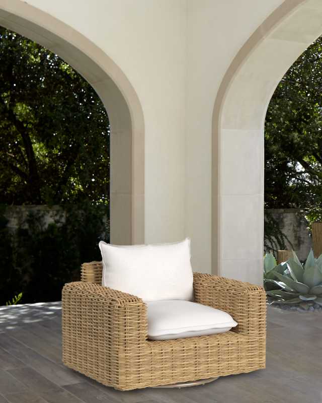 Playa Outdoor Swivel Club Chair